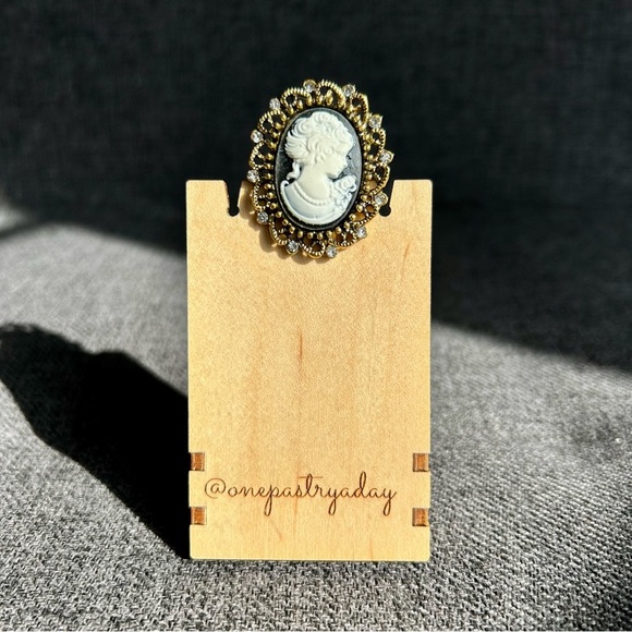 Sparkly Cameo Brooch Pin, Rhinestone Filigree Edging Detail, Black, White, Gold - Picture 16 of 16